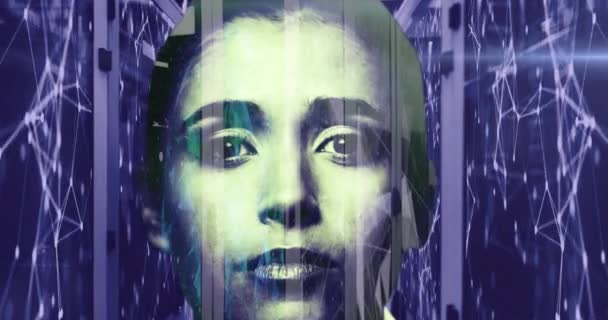 Beyaz Kadın Yüzü Bilgisayar Sunucuları Üzerinden Bağlantı Ağlarının Animasyonu Dijital — Stok video