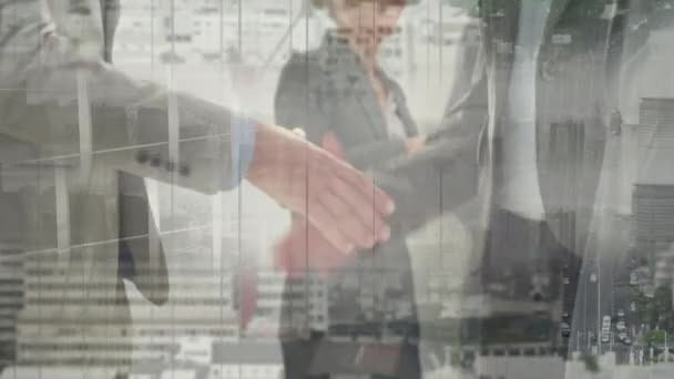 Cyfrowa Kompozycja Środkowej Części Biznesmenów Ściskająca Dłonie Przed Powietrznym Widokiem — Wideo stockowe
