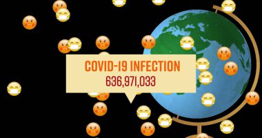 Siyah arkaplanda covid19 sayısının ve düşen emoji simgelerinin görüntüsü. Okul kavramına geri dönüş dijital olarak oluşturulan imaj.