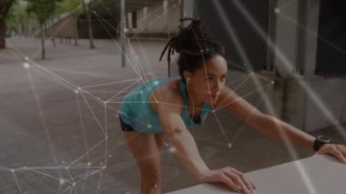 Parkta esneme egzersizi yapan Afrikalı Amerikalı kadınlara karşı bağlantılar. Spor, spor ve teknoloji konsepti