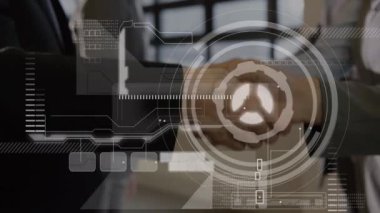 İş adamlarının orta kesimine karşı veri işleme ile dijital arayüz ofiste tokalaşıyor. iş ortaklığı ve teknoloji kavramı