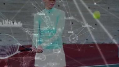 Tenis kortundaki bayan tenisçi üzerinden bağlantı ağının animasyonu. global spor, fitness ve veri işleme konsepti dijital olarak oluşturulmuş video.