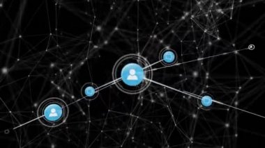 Siyah arkaplan üzerindeki simgelerle bağlantı ağlarının animasyonu. küresel bağlantılar, dijital arayüz, dijital olarak oluşturulan veri işleme konsepti.