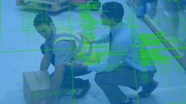 Depodaki erkek işçiye karşı şebeke üzerinden veri işleme. lojistik ve ulaşım sektörü kavramı