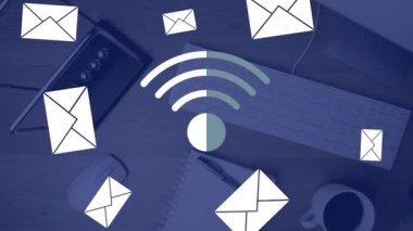 Arka planda yüzen kablosuz internet ve posta simgelerinin animasyonu. küresel çevrimiçi dijital arayüz, iletişim ve arayüz kavramı dijital olarak oluşturulmuş video.