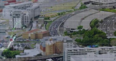 Şehir manzarası üzerinde finansal veri işleme animasyonu. küresel finansman, iş ve veri işleme kavramı dijital olarak oluşturulmuş video.