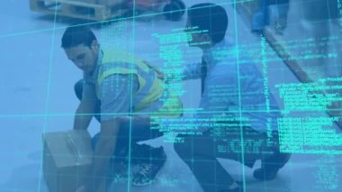 Depodaki erkek işçiye karşı şebeke üzerinden veri işleme. lojistik ve ulaşım sektörü kavramı