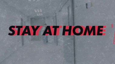 Evde kal ve hastanenin koridorunda koşan sağlık çalışanlarına karşı dikkatli ol. Coronavirus covid-19 salgın konsepti