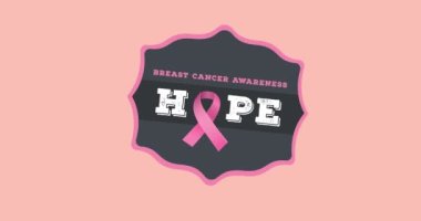 Pembe arka planda beliren pembe kurdele logosu ve göğüs kanseri metninin animasyonu. Göğüs kanseri pozitif farkındalık kampanyası konsepti dijital olarak üretildi.