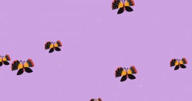 Mor zemin üzerinde yüzen birden fazla kelebek ikonu ve beyaz parçacıkların dijital animasyonu. bahar ve yaz konsepti
