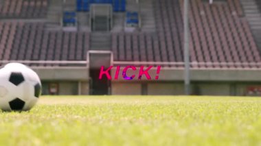 Sahadaki futbolcu üzerinden tekme metninin animasyonu. Sosyal medya ve iletişim konsepti dijital olarak oluşturulmuş video.