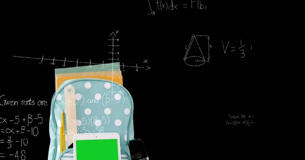 Изображение Математических Уравнений Над Рюкзаком Ноутбуками Черном Фоне Восстановление Концепции — стоковое фото