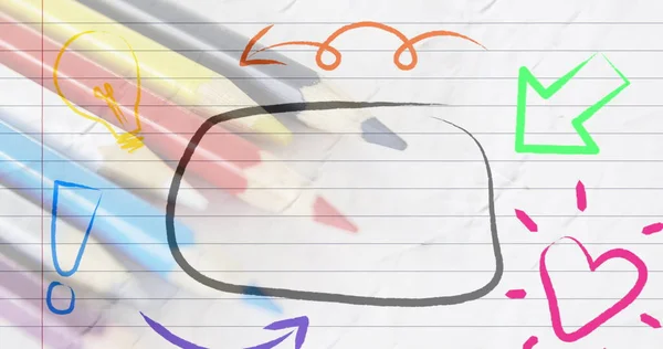 彩色铅笔上有图标的手绘语音气泡的图像 在纸的背景上 学习和学校概念数字生成的图像 — 图库照片