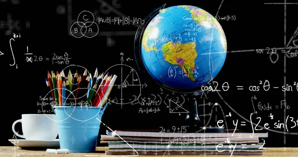 Imagen Ecuaciones Matemáticas Sobre Globo Lápices Colores Cuadernos Una Taza —  Fotos de Stock