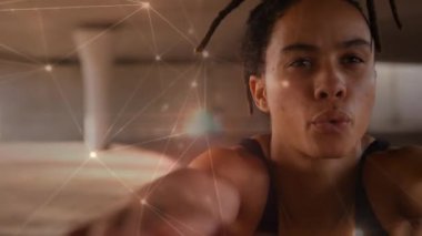 Afro-Amerikan formda bir kadına karşı parlayan bir bağlantı ağı. Spor, spor ve teknoloji konsepti