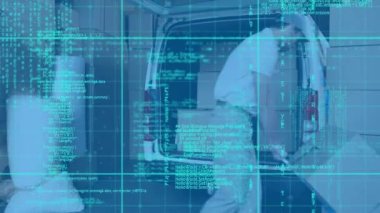 Beyaz bir kuryenin karavanında posta kutularını istiflediği ağ üzerinden veri işleme. lojistik ve ulaşım sektörü kavramı