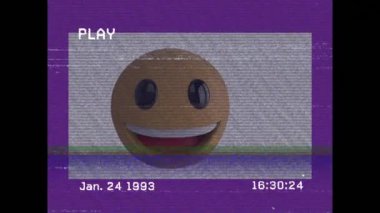 Mor arkaplandaki gülen yüz emojisi üzerindeki vhs bozukluğunun dijital animasyonu. ifade ve iletişim kavramı