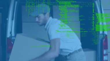 Beyaz kuryeyle ilgili veri işleme minibüsündeki teslimat kutularını kaldırıyor. lojistik ve ulaşım sektörü kavramı