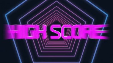 Mor yüksek skor metni mavi altıgenlere karşı siyah arkaplanda kusursuz bir hareketle. Video oyunu arayüzü ve teknoloji kavramı