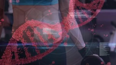 Güçlü bir kadının egzersiz yapması üzerine DNA iplikçiklerinin dönüşünün ve veri işlemesinin animasyonu. global spor, fitness, sağlıklı yaşam tarzı ve dijital olarak üretilen veri işleme konsepti.