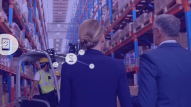 Beyaz erkek ve kadın yöneticilere karşı dijital ikonlar ağı depoda tartışıyor. lojistik ve ulaşım sektörü kavramı