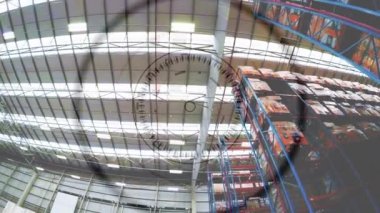 Depodaki tarama alanının animasyonu. küresel sevkiyat, dağıtım ve bağlantılar konsepti dijital olarak oluşturulmuş video.