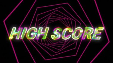 Altıgenler üzerinde yüksek skorlu metin üzerinde elektrik etkisi siyah arkaplanda kusursuz bir hareketle dönüyor. Video oyunu arayüzü ve teknoloji kavramı