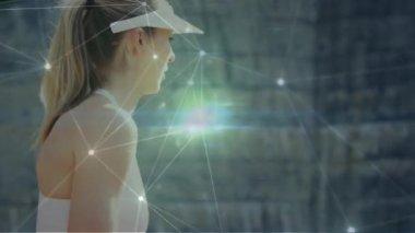 Tenis kortundaki bayan tenisçi üzerinden bağlantı ağının animasyonu. global spor, fitness ve veri işleme konsepti dijital olarak oluşturulmuş video.