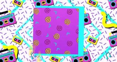 Parlak renkli retro kasetçalar desenli sarı harflerle flash satış metninin animasyonu. alışveriş, perakende ve tasarruf konsepti dijital olarak oluşturulmuş video.