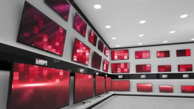 Elektronik mağazasının içinde senkronize video birden fazla televizyon ekranında oynuyor. elektronik ve perakende ticaret teknolojisi kavramı