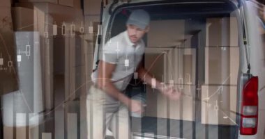 Teslimat kamyonunda kutu istiflemekte olan beyaz erkek teslimatçı hakkında istatistiksel veri işleme. lojistik ve ulaşım sektörü kavramı