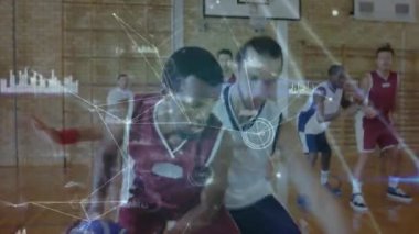 Spor salonundaki basketbol oyuncuları üzerinden bağlantı ağının animasyonu. global spor, fitness ve veri işleme konsepti dijital olarak oluşturulmuş video.