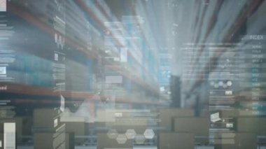 Depodaki taşıma bantlarındaki kutuların üzerinden finansal veri işleme animasyonu. küresel sevkiyat, dağıtım ve bağlantılar konsepti dijital olarak oluşturulmuş video.