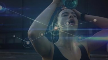 Afro-Amerikan formda bir kadının yüzüne su döken bağlantıları. Spor, spor ve teknoloji konsepti