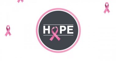 Beyaz arkaplanda beliren umut metninin üzerine düşen çoklu pembe kurdele logosunun canlandırması. 