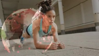 Kalas egzersizi yapan Afro-Amerikan formda bir kadına karşı dönen kürede hafif izler var. Spor, spor ve teknoloji konsepti