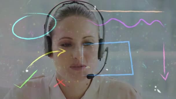 Animación Formas Sobre Mujer Negocios Con Auriculares Oficina Negocios Globales — Vídeos de Stock