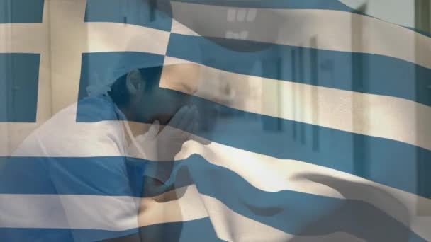 Digitale Samenstelling Van Griekse Vlag Zwaaiend Tegen Gestresste Blanke Mannelijke — Stockvideo