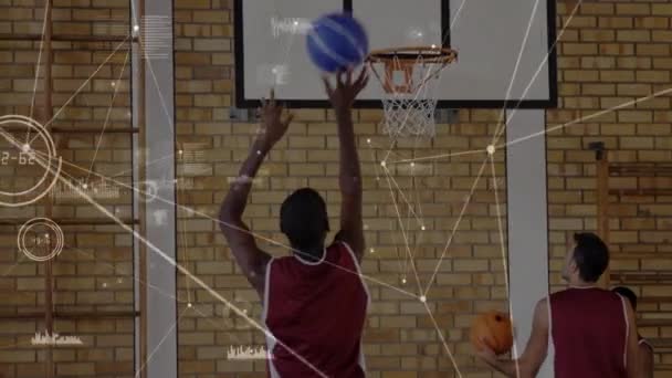 Animacja Sieci Połączeń Nad Koszykarzami Siłowni Globalna Koncepcja Sportów Fitness — Wideo stockowe