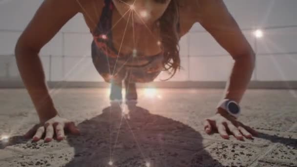与做推拿运动的高加索女人建立关系网 健身和技术概念 — 图库视频影像