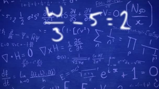 Animación Ecuaciones Matemáticas Moviéndose Sobre Fondo Azul Escuela Educación Estudio — Vídeos de Stock