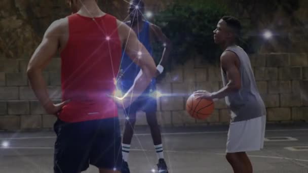 Animation Von Verbindungsnetzen Über Basketballspieler Freien Globales Sport Fitness Und — Stockvideo