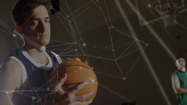 ジムでのバスケットボール試合における接続のネットワークのアニメーション スポーツ フィットネス データ処理の概念をデジタルで生成したビデオ — ストック動画
