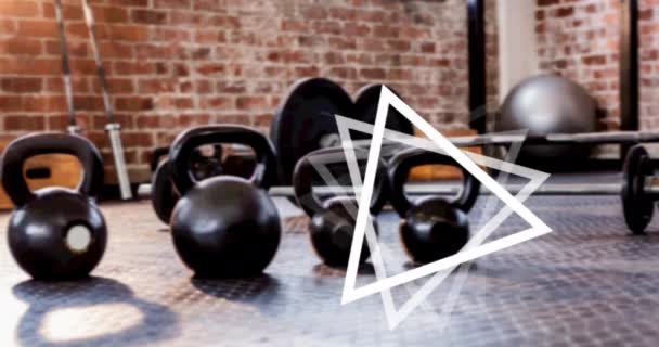 삼각형의 애니메이션 위에서 회전하고 체육관에서 무게를 활동적 라이프 스타일 디지털로 — 비디오