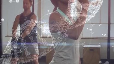 Spor salonunda su içen Afro-Amerikan sağlıklı kadın hakkında tıbbi veri işleme. Spor ve spor teknolojisi kavramı