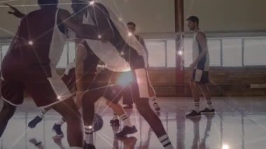 Spor salonundaki basketbol maçında bağlantı ağının animasyonu. global spor, fitness ve veri işleme konsepti dijital olarak oluşturulmuş video.