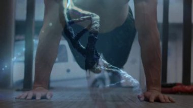 Animasyon DNA 'sı kas yapan adamın üzerinde. spor ve yarışma konsepti dijital olarak oluşturulmuş video.