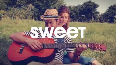 Gitar çalan çiftin tatlı animasyonu. Sosyal medya ve iletişim konsepti dijital olarak oluşturulmuş video.