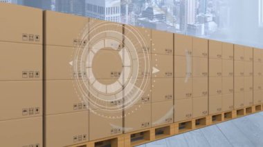 Şehir manzarasına karşı veri işleme kutuları yığınının üzerinde dijital arayüz. lojistik ve ulaşım sektörü kavramı