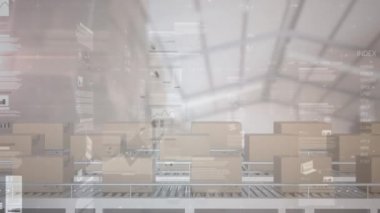 Depodaki taşıma bantlarındaki kutuların üzerinden finansal veri işleme animasyonu. küresel sevkiyat, dağıtım ve bağlantılar konsepti dijital olarak oluşturulmuş video.